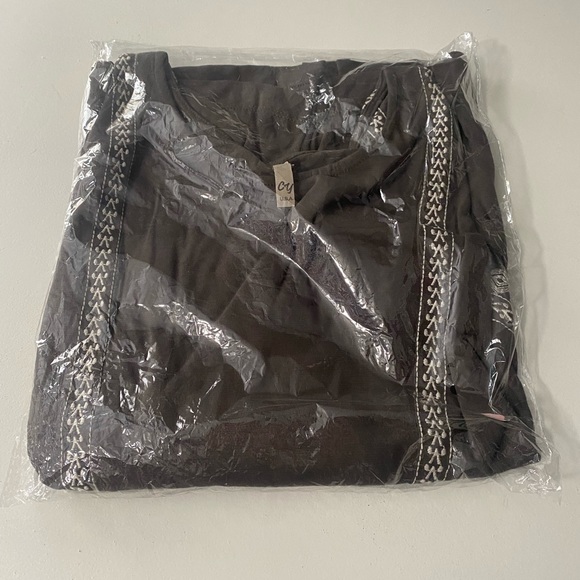 Dark olive top with white embroidered detail - Picture 6 of 7